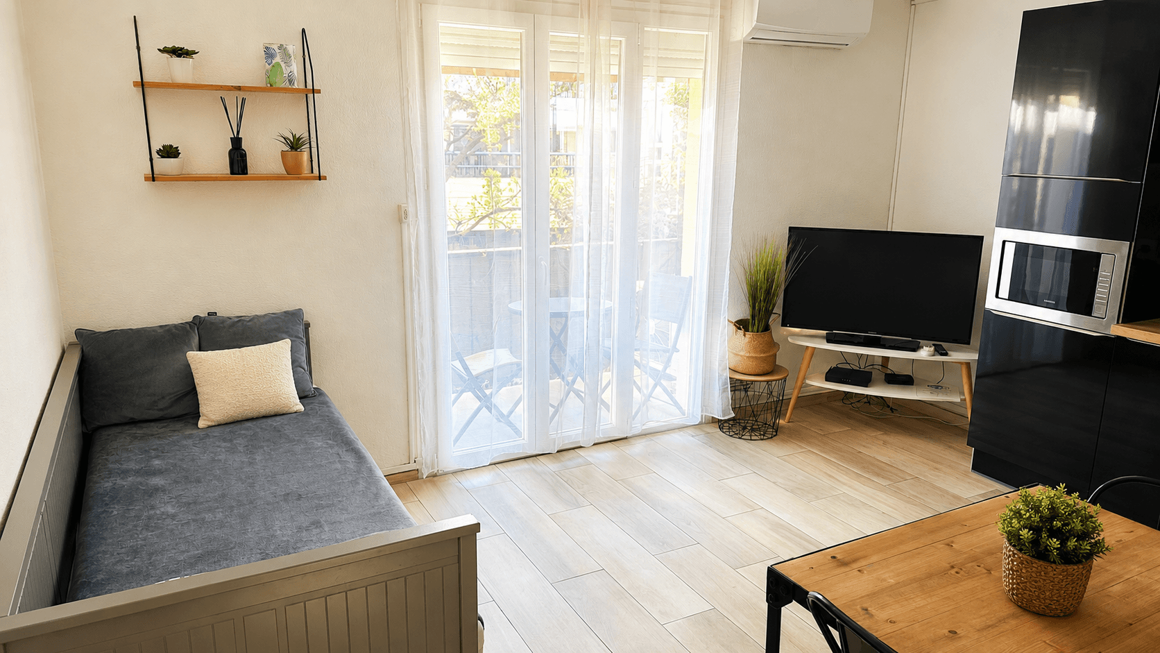 COSY — 200 m de la mer · place de parking privée, photo 2 sur 8