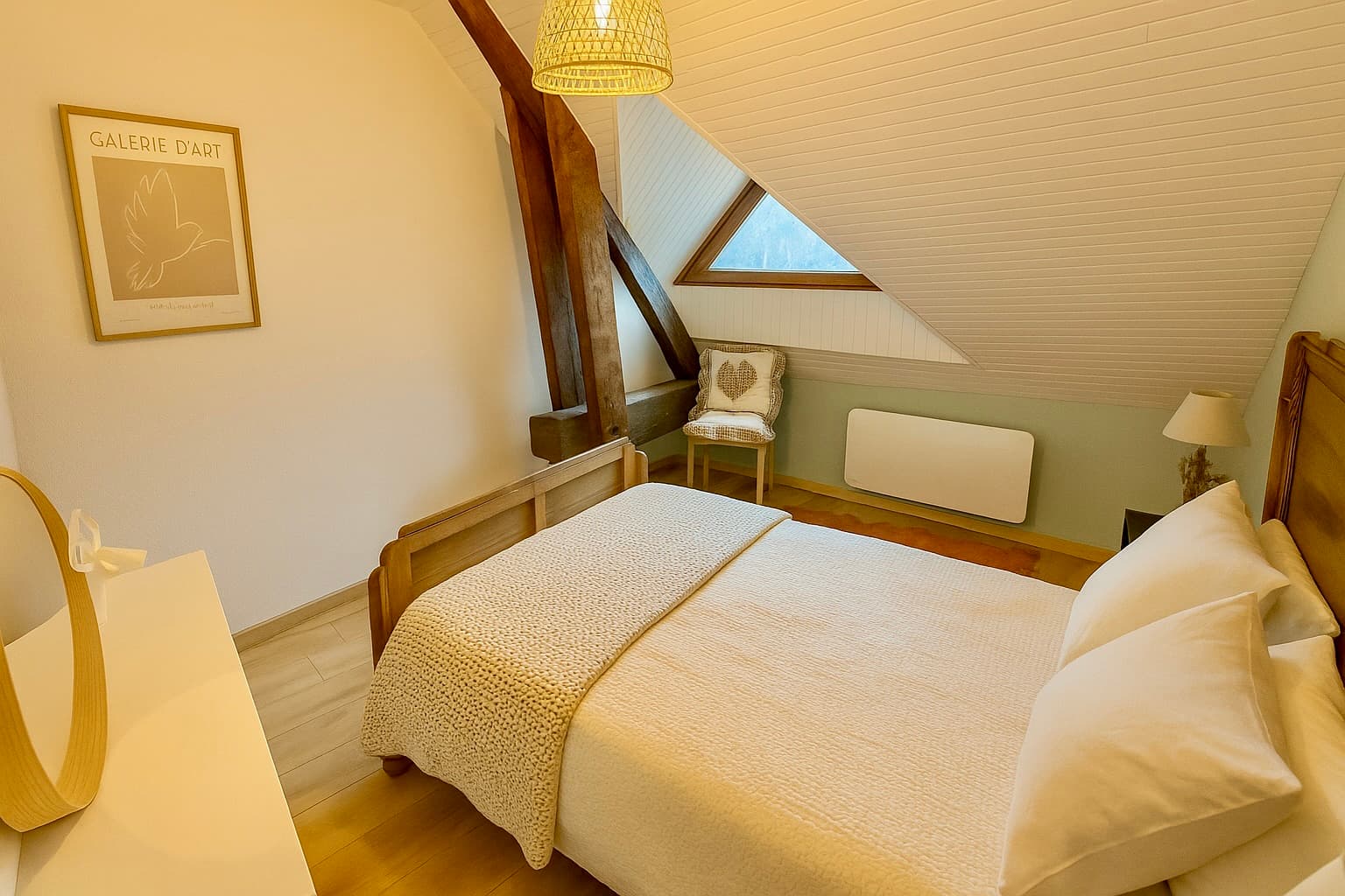 VÉNOSC 2 — Maison ancienne · cheminée & âme de village, photo 8 sur 11