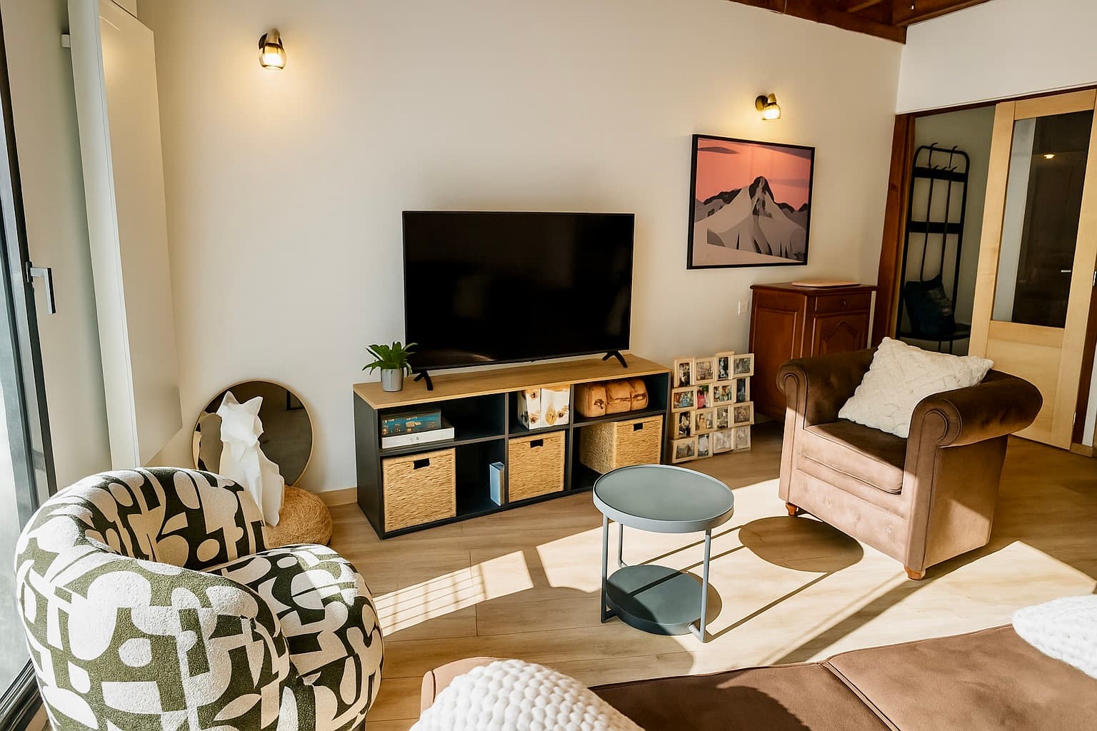 VÉNOSC 2 — Maison ancienne · cheminée & âme de village, photo 3 sur 11
