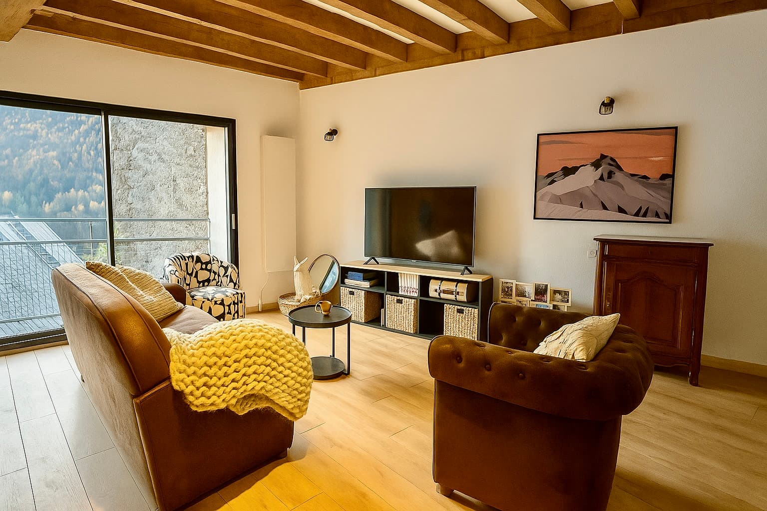VÉNOSC 2 — Maison ancienne · cheminée & âme de village, photo 2 sur 11